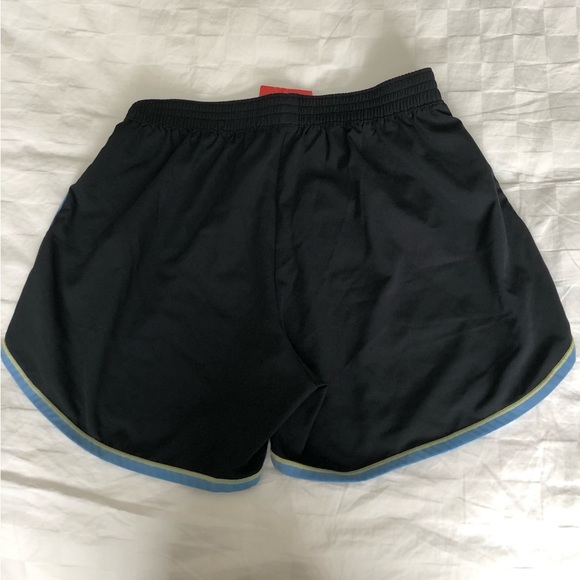 NWT Under Armour Shorts Size M - Picture 2 of 4